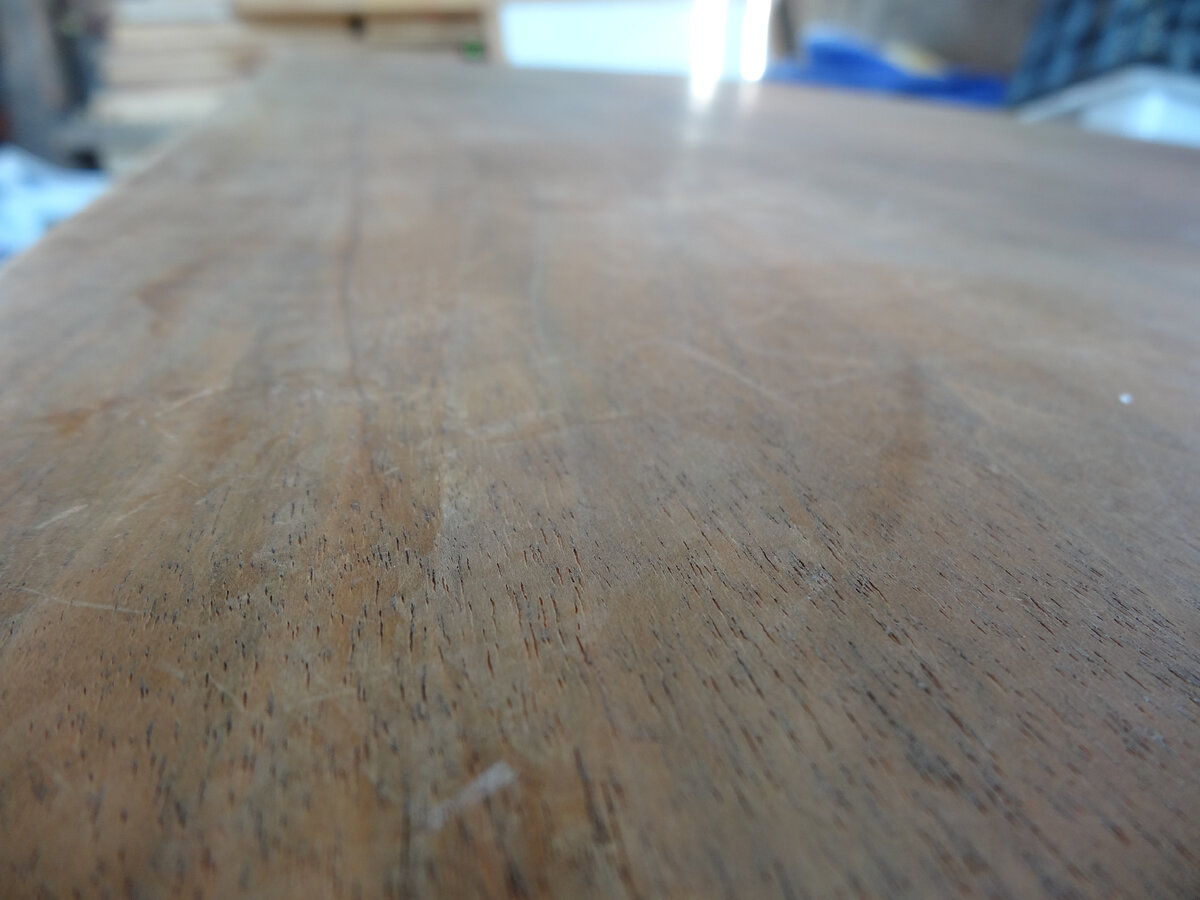 Дерево сразу после снятия полировки.