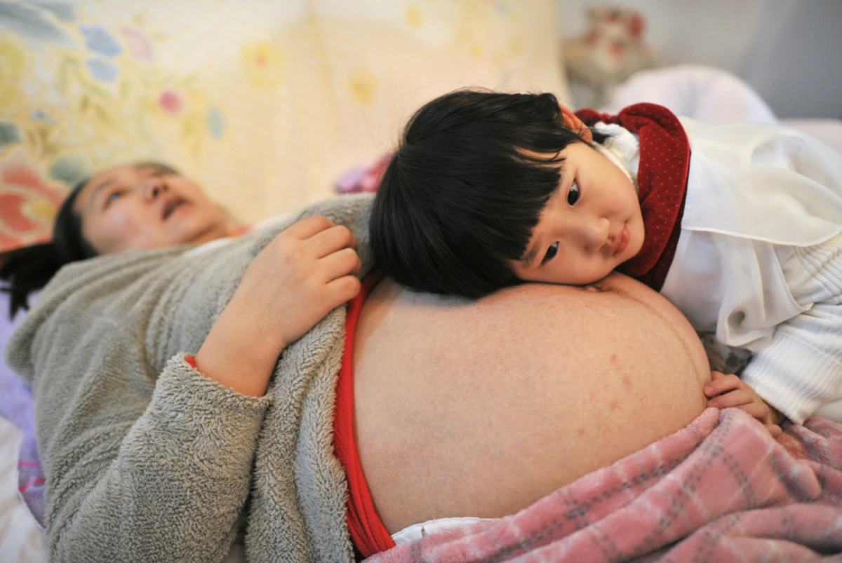 Китайский беременность. Китайский беременный младенец.