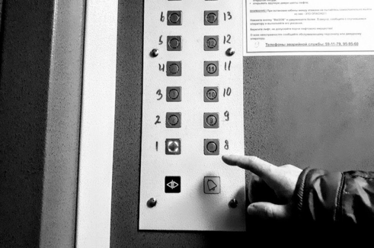    В Тюмени мужчина на глазах у ребенка вышвырнул из лифта пенсионерку