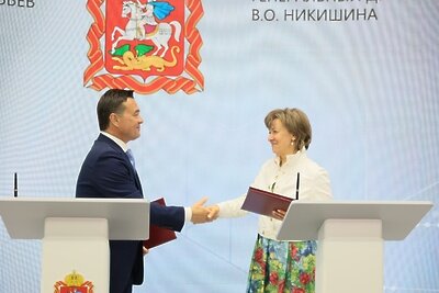    Андрей Воробьев на ПМЭФ-2023 встретился с представителем АО «РЭЦ» ©Константин Семенец Пресс-служба Губернатора и Правительства Московской области