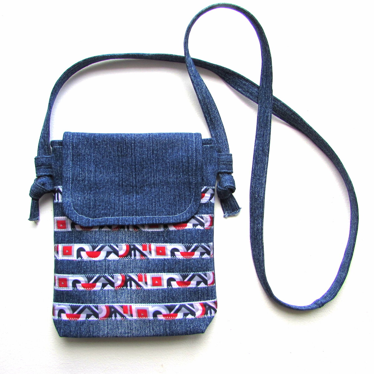 Вариант крепления ручки на джинсовой сумке кросс-боди, показываю, как ...