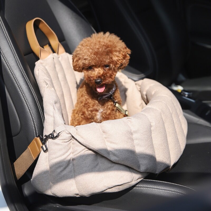 На фото — сумка-автокресло для животных Triol "Попутчик", 500*300*350мм, серия TRAVEL (арт. 31871077).