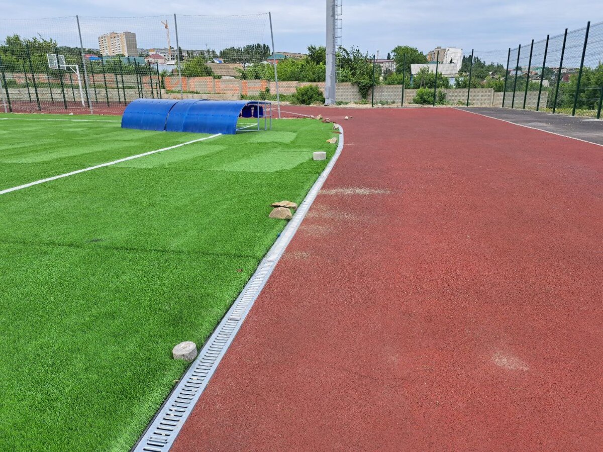 Стадион вольск школа номер 4. Парк город вольск стадион. Вольский стадион юность. Стадион юность город вольск. Вольск реконструкция стадиона.