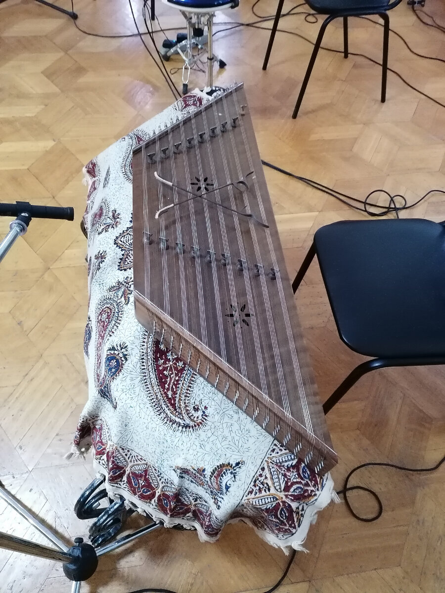 Сантур – древний иранский музыкальный инструмент (2023 г.).