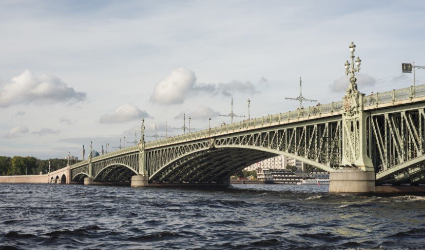    В ведомстве сообщили, что под переправой проходят работы по ремонту электрокабеля. Фото: Baltphoto/ Велимир Орехов