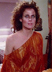      Сигурни Уивер в роли Даны Барретт