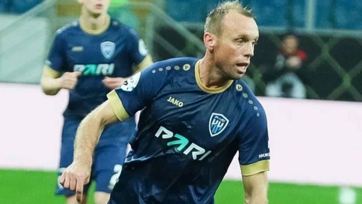     Нижегородские фанаты поддержали уход полузащитника Дениса Глушакова из ФК «Пари НН». Они поделились своим мнением в социальных сетях.