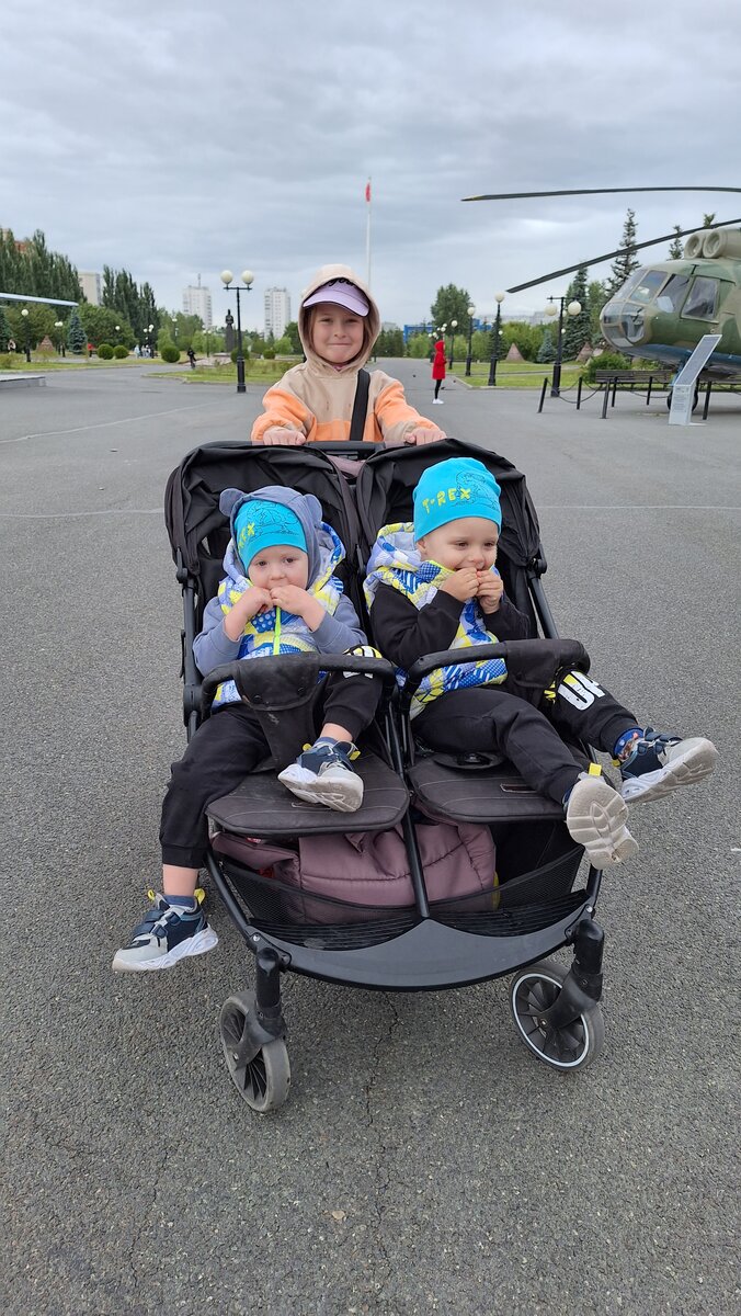 Мои сынульки с двоюродной сестрой