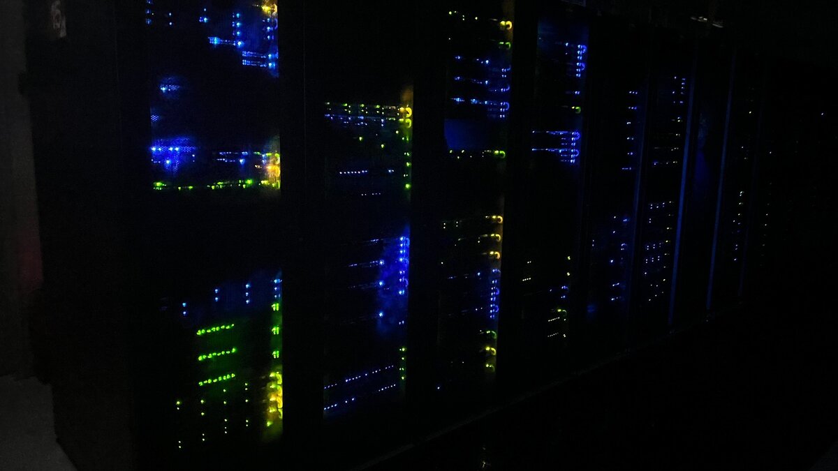     WWW-сеть в век нынешний штука необходимая. Вряд ли жители какого-нибудь Омска или Екатеринбурга могут представить себе жизнь без интернета. А вот жители Чукотки вполне себе могут. К их сожалению.