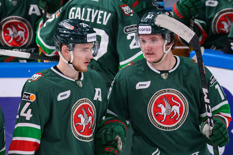   Только после прорывного сезона 2020/21, в котором Илья Сафонов блеснул в плей-офф в тройке с Артемом Галимовым и Воронковым, а также неплохо провел молодежный чемпионат мира, им заинтересовались в «Чикаго» Фото: «БИЗНЕС Online»