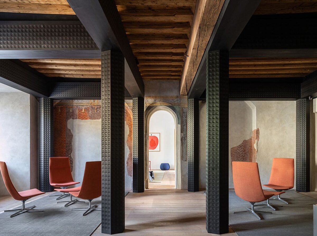 Библиотека в г. Бриксен, автор проекта - архитектурное бюро Carlana Mezzalira Pentimalli (фото из материалов журнала ИНТЕРЬЕР+ДИЗАЙН)