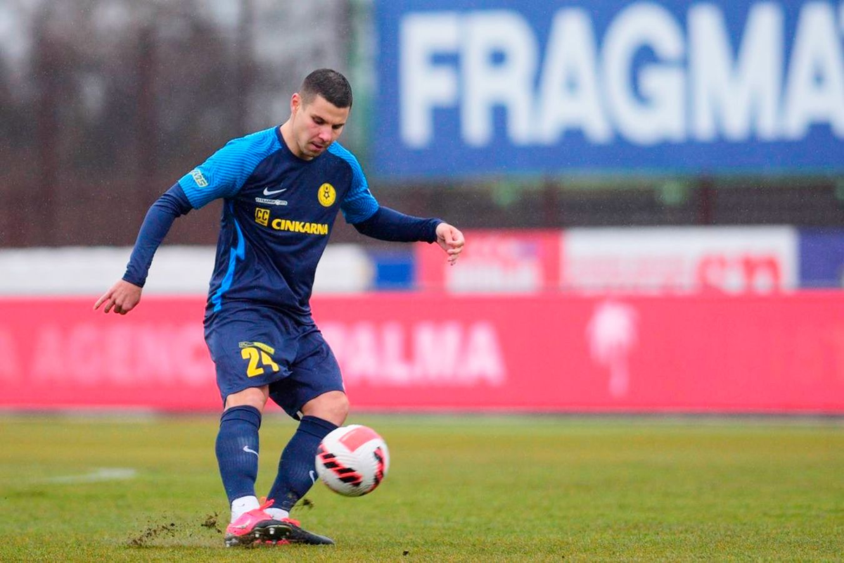 виктор морозов футболист. морозов виктор сочи. морозов павлович футболист. дед мороз футбол. санта клаус футбол.