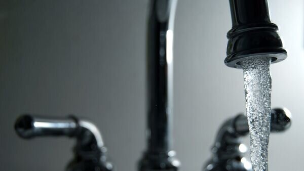    CC BY 2.0 / Steve Johnson / Running faucet