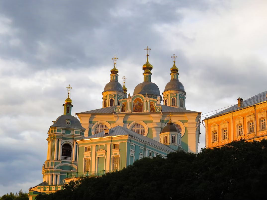 Памятник у Успенский собора Смоленск