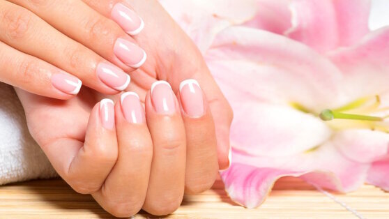    Как сделать французский маникюр на коротких ногтях: этот микрофренч получится у всех Чойгана Салчак