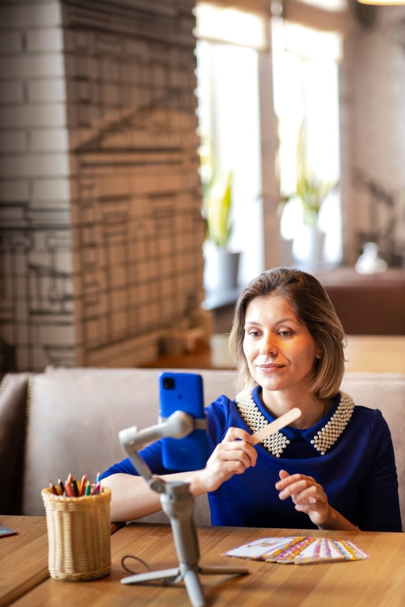 Важно! Логопедия дошкольников -это не занятия перед зеркалом! Только через игру и движения можно фундаментально формировать грамотную речь, как высшую психическую функцию.