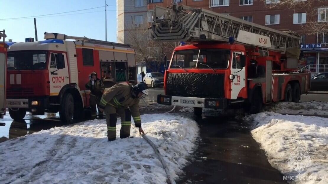     В областной столице 16 марта на улице Н. Федорова, 1, загорелся балкон. По данным пресс-службы МЧС, всё произошло в 16 часов на третьем этаже здания. Жильцов многоквартирного дома пришлось эвакуировать, спасено 14 человек, среди которых три ребёнка.