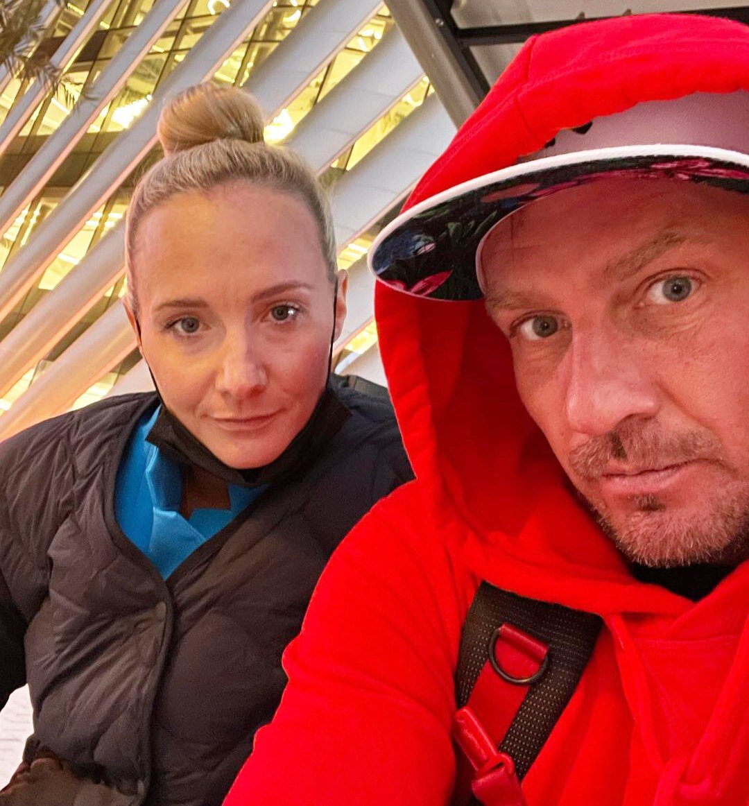    Оксана Домнина помогает Роману Костомарову бороться за жизньСоцсети Оксаны Домниной