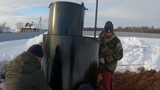 Показываю как мы опускаем 200 килограммовый кессон на скважину