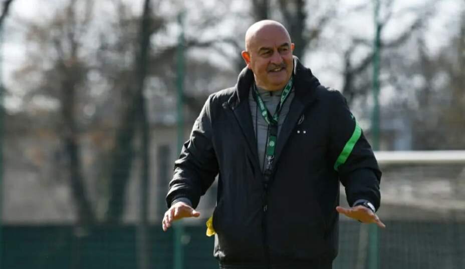    Черчесов продолжает работу в «Ференцвароше». Фото: Соцсети «Ференцвароша»