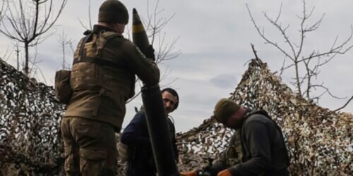 Фото: «БФМ.ру» (https://cdn.bfm.ru/news/maindocumentphoto/2023/03/21/snaryad.jpg)