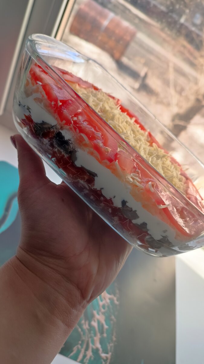 Готовый салат. Яркий и безумно вкусный.