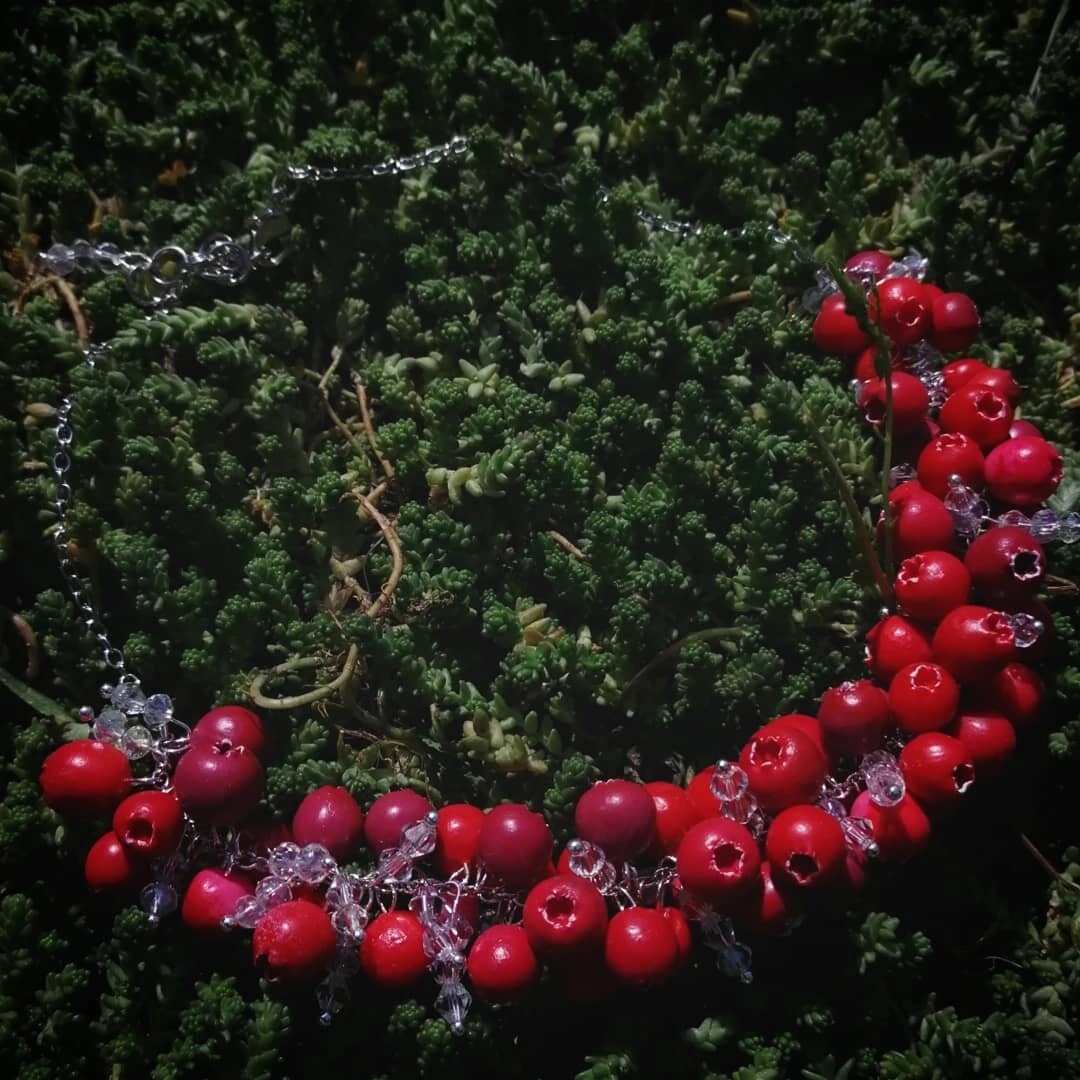 Колье из полимерной глины, в котором более 80-ти ягод😱