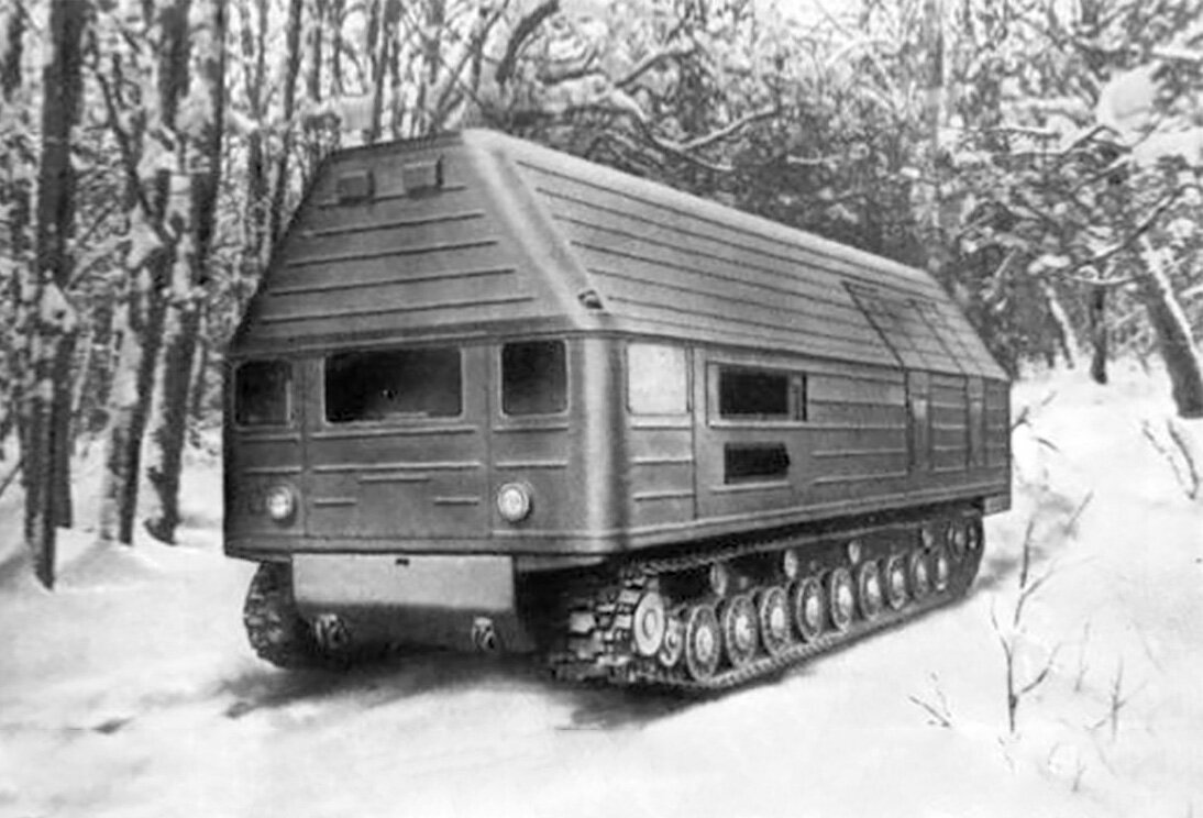 ТЭС–3- транспортабельная атомная электростанция, перевозимая на четырёх самоходных гусеничных шасси, созданных на базе тяжёлого танка Т-10.