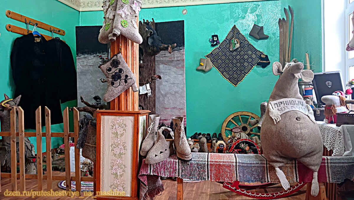 Экспозиция Музея валенок в городе Мышкине Ярославской области