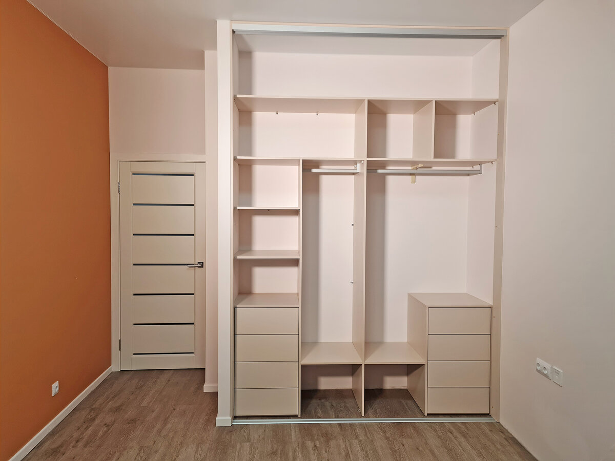 шкаф купе. шкаф купе в коридор. где сделать шкаф на заказ. встраиваемый гардеробный шкаф. встроенный шкаф гардероб.