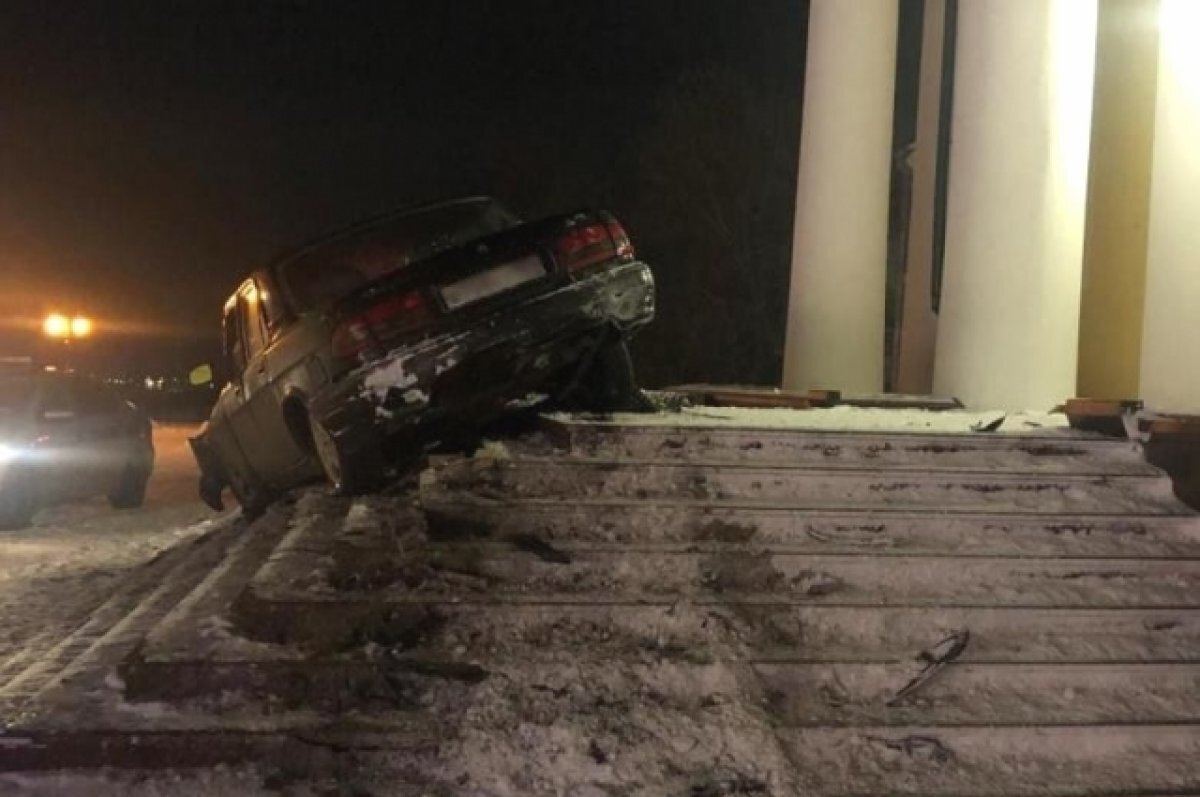    С угонщика, который врезался в Пермскую галерею, могут взыскать ущерб