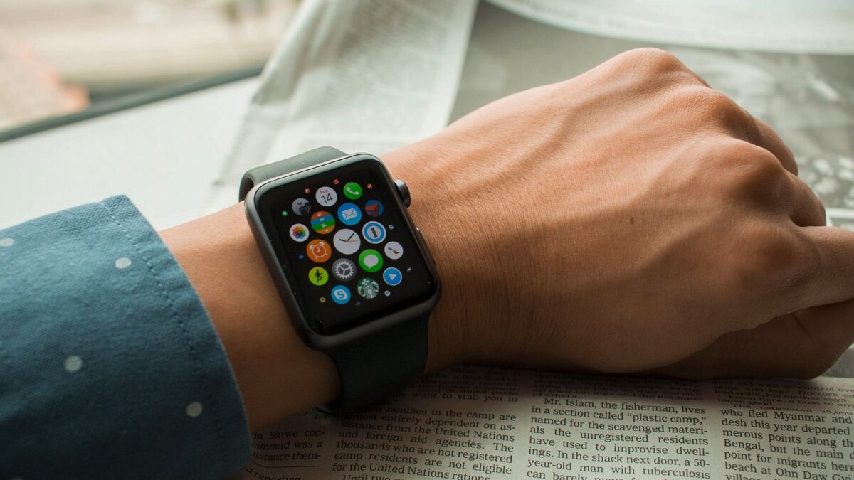 В 2023 году Apple Watch 1 считаются уже устаревшей моделью. Эти умные часы были выпущены в 2015 году и с тех пор Apple выпустила много новых моделей с улучшенными функциями и возможностями.-2