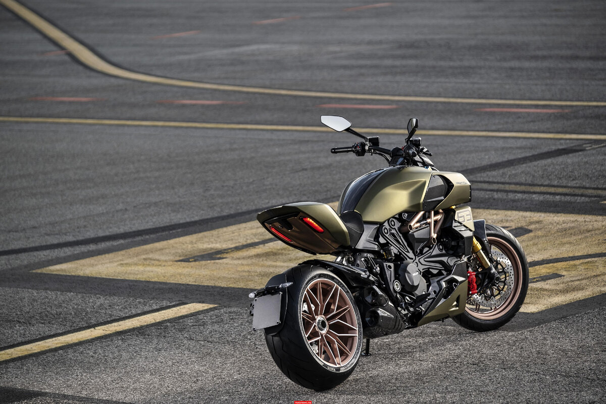 Мотоцикл Ducati Diavel 1260