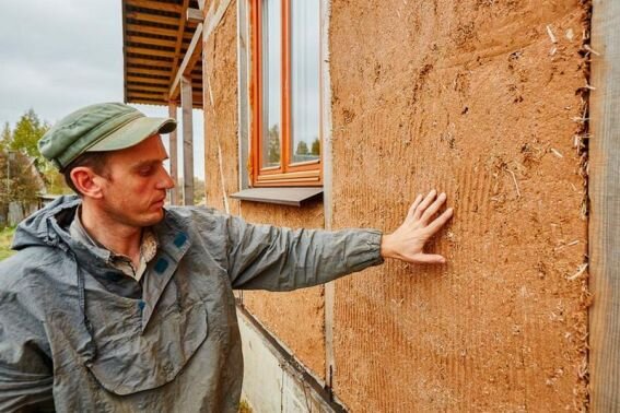 Саманные стены не требуют установки в доме разорительной вентиляционной системы