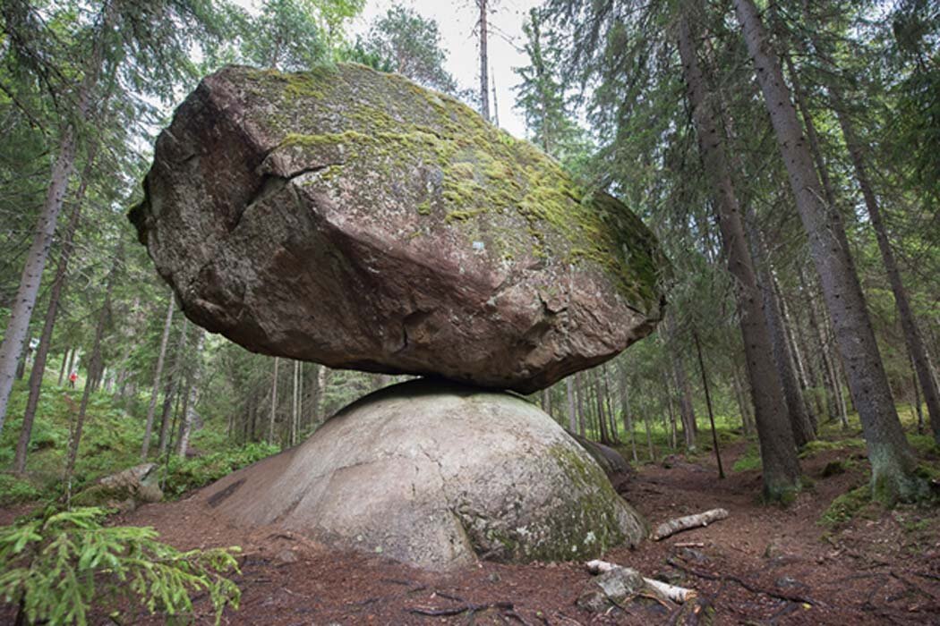 Куммакиви (странный камень) найден в Руоколахти, Южная Карелия, Финляндия.Источник: finlandnaturallyВу Мингрен Обновлено 19 февраля 2022 года.