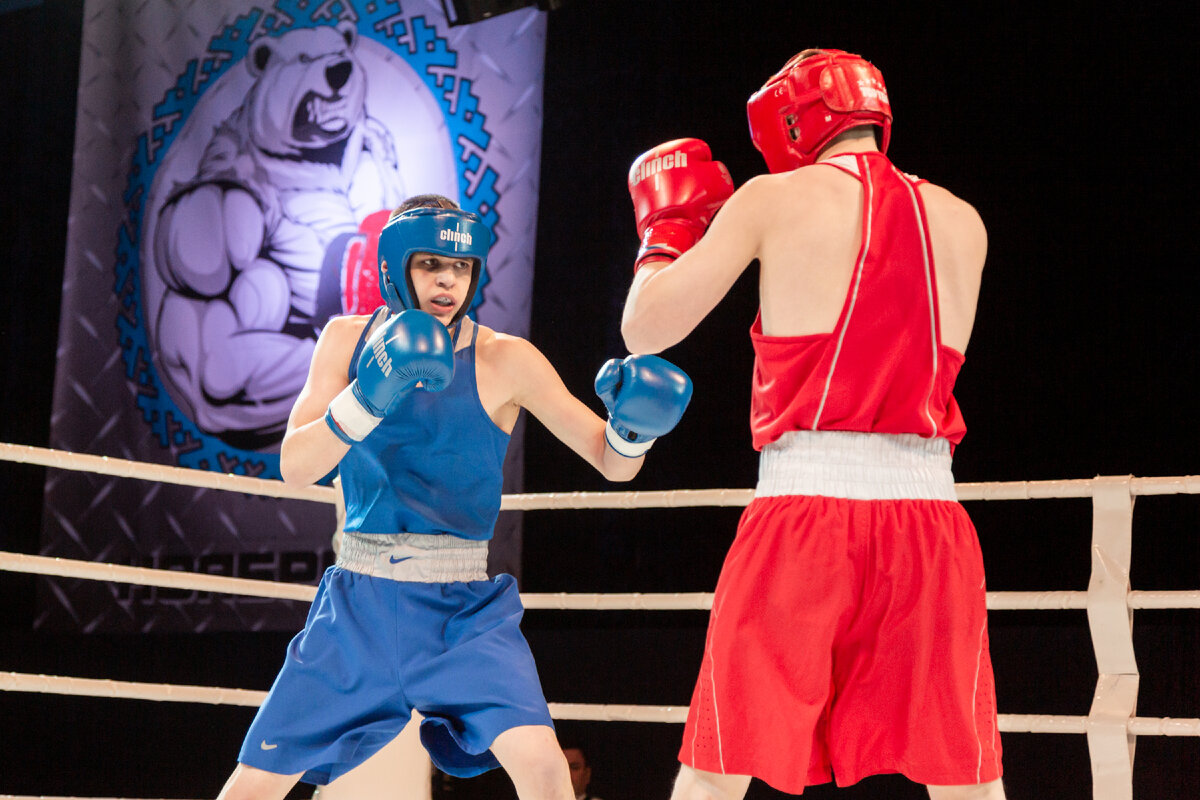 Ноябрянин Адельхан Шунайбеков, имеющий первый юношеский разряд, в финальном бою встретился с кандидатом в мастера спорта Егором Лебедевым из Тюменской области и проиграл ему всего один балл. Фото Анастасии Даниленко