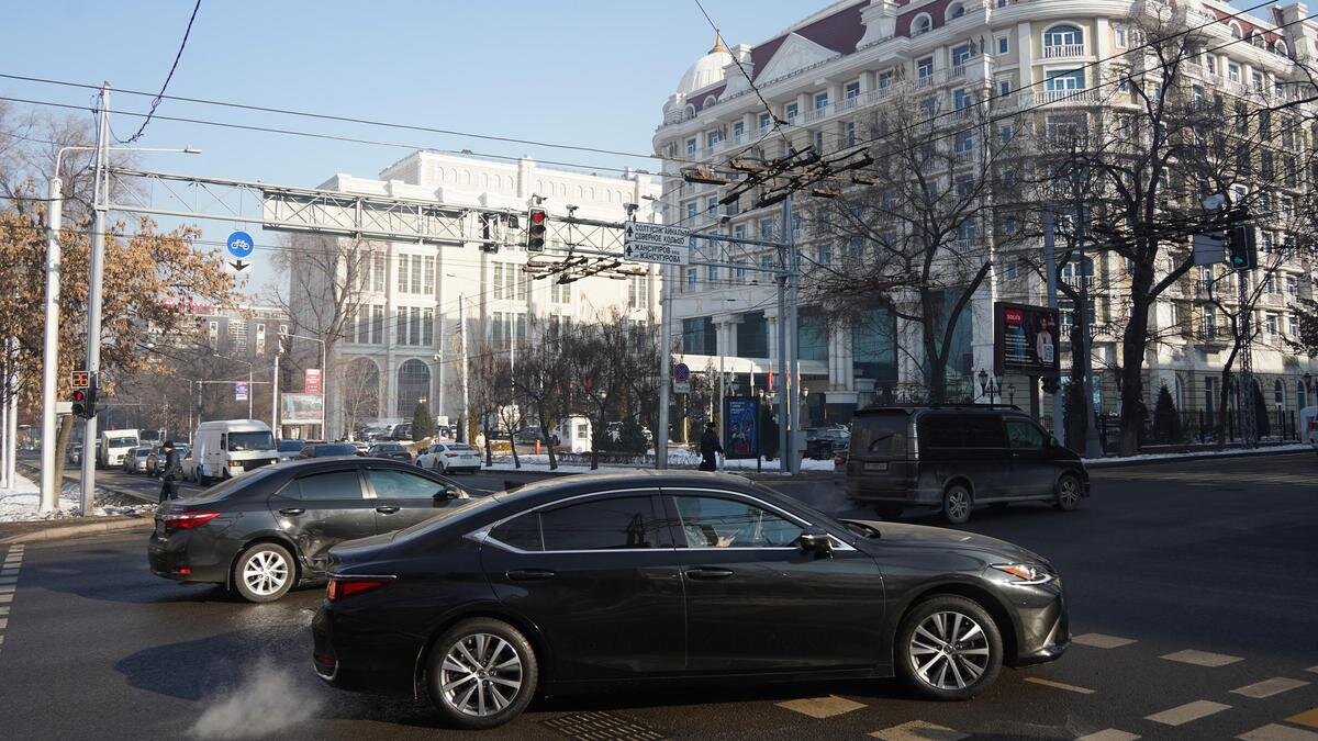    Алматы:NUR.KZ/Владимир Третьяков