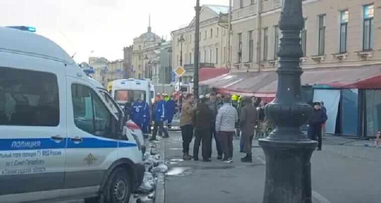    Один человек погиб и пятнадцать пострадали при взрыве в кафе в Санкт-Петербурге Андрей Севостьянов