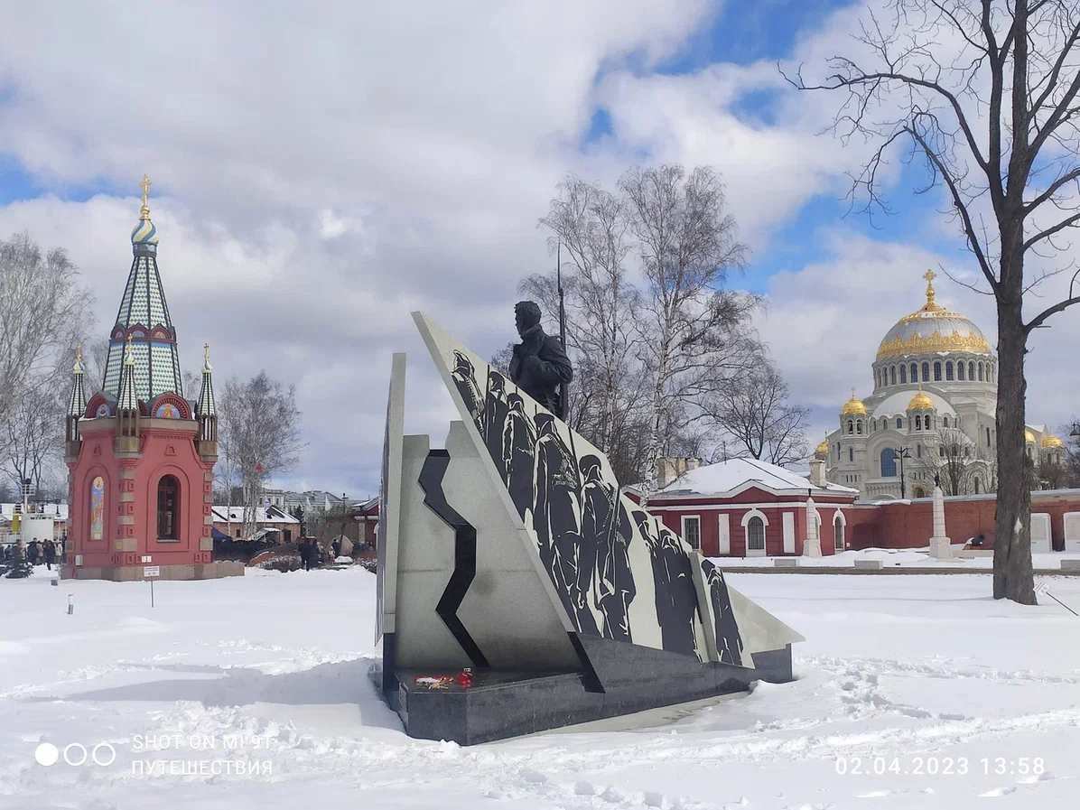 Кронштадт. Памятник "Кронштадтскому восстанию". Фото автора