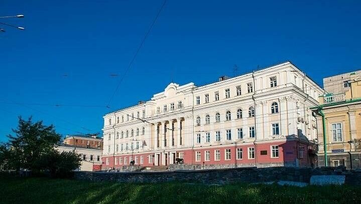     Собственники помещения не стали ждать, когда решение суда вступит в силу, и исправили недочеты.