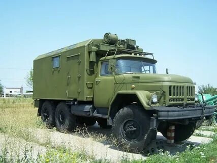 Обычно в кузовах-КУНГах размещалось всяческое оборудование - связь, мастерские мобильные. В моем прошлом это был просто фургон. Кстати КУНГ расшифровывается как "кузов универсальный нормального габарита".
