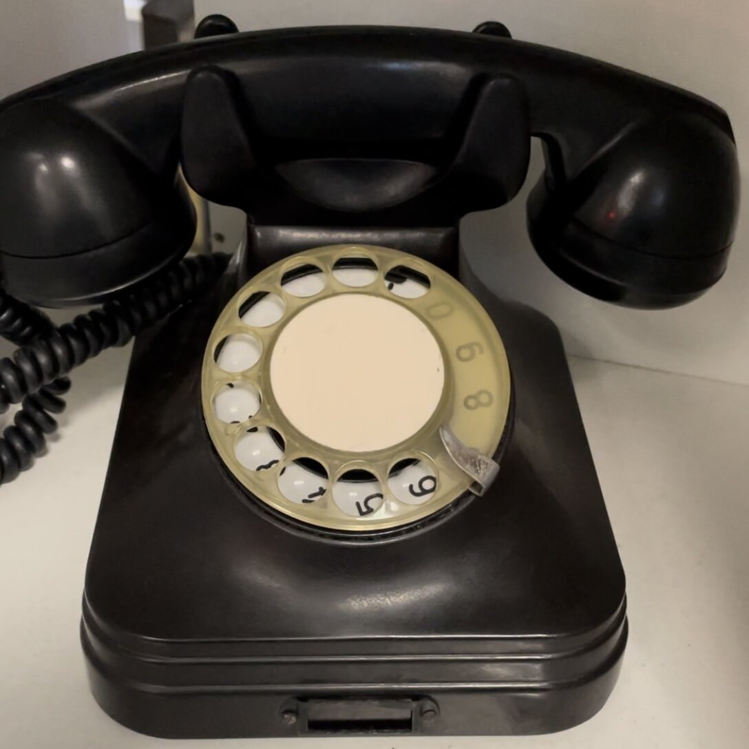 Почему мы говорим «Алло» при ответе на телефонный звонок ? | Пикабу