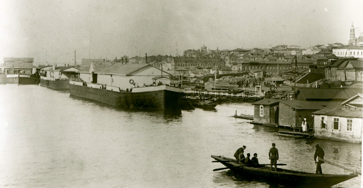 За 8 лет до начала стройки на Волге был сильный паводок. Вот так выглядело место будущей стройки в 1926 году.