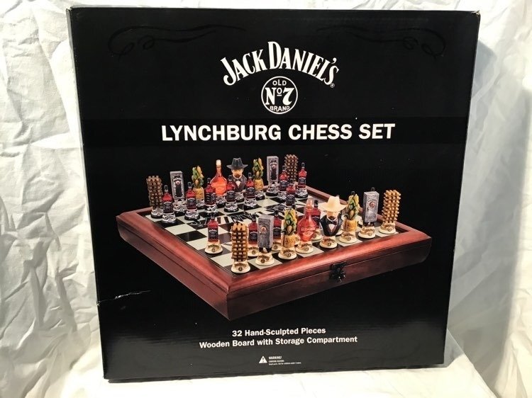 Занимательный набор шахмат JD Lynchburg Chess Set