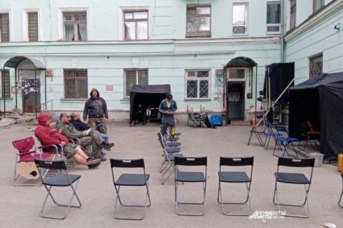    Дом в Перми, где снимали «Реальные пацаны», обеспечили мусорками через суд