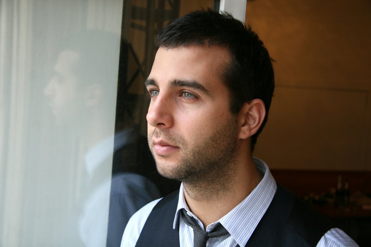    Ургант выступил в уличном переходе на фоне отмены концерта в России