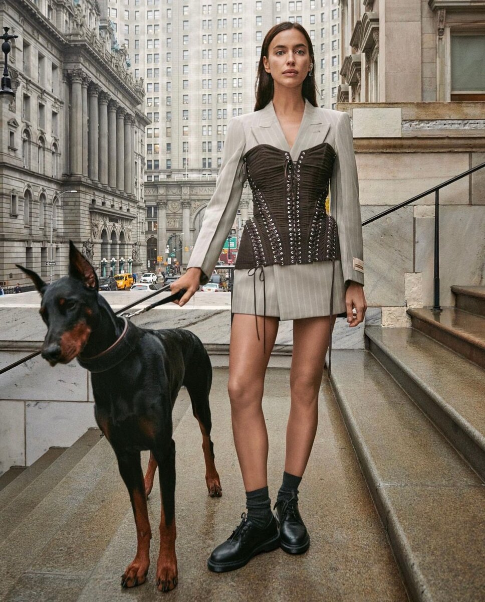    Ирина Шейк в скандальной фотосессии для Vogue, из-за которой на нее набросились зоозащитники Фото: Инстаграм (запрещен в РФ) Фотограф: @cassblackbird