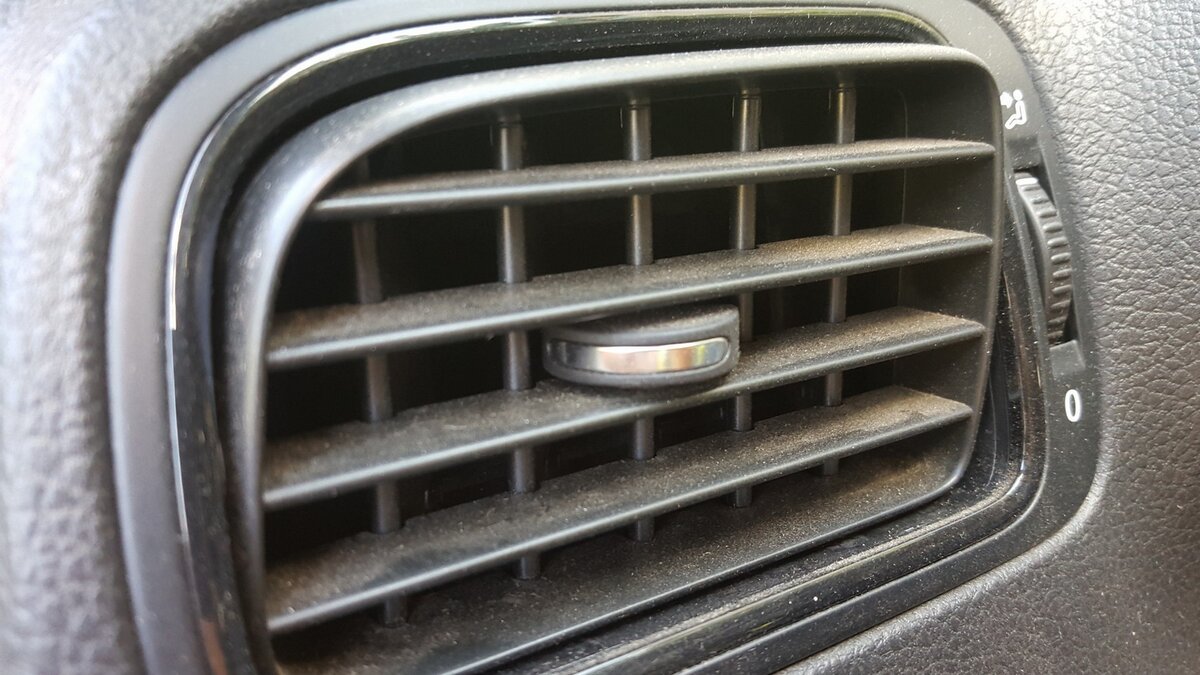 Загрязнение конционера хорошо заметно по состоянию воздуховодов. И этим мы дышим.