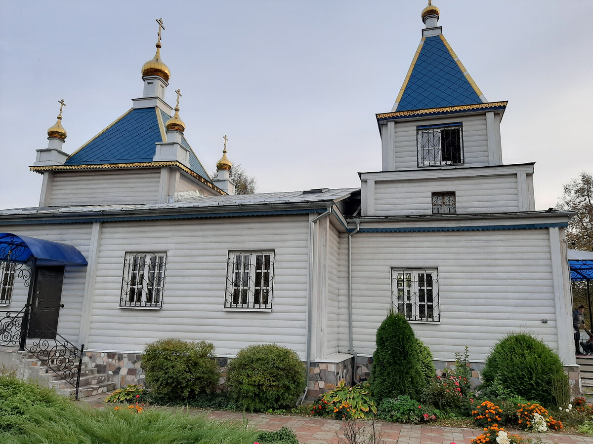 Фото автора: Россия, Московскся область, храм  "Всех скорбящих Радость", село Ульянино восстановили после разрушения через 70 лет.