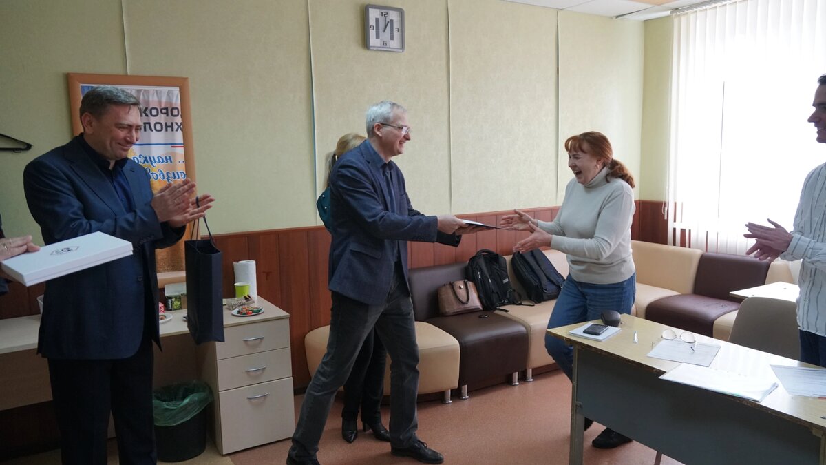 Вручение удостоверения под номером 1000  представителю «Марийскавтодор»